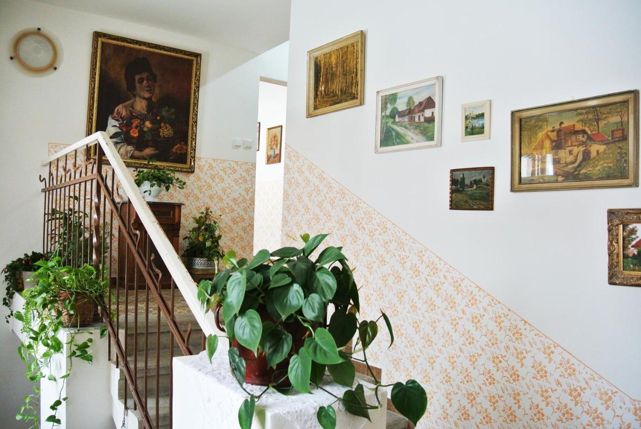 Restaurace A Penzion Ubrousku Prostri Se Нова-Быстршице Экстерьер фото